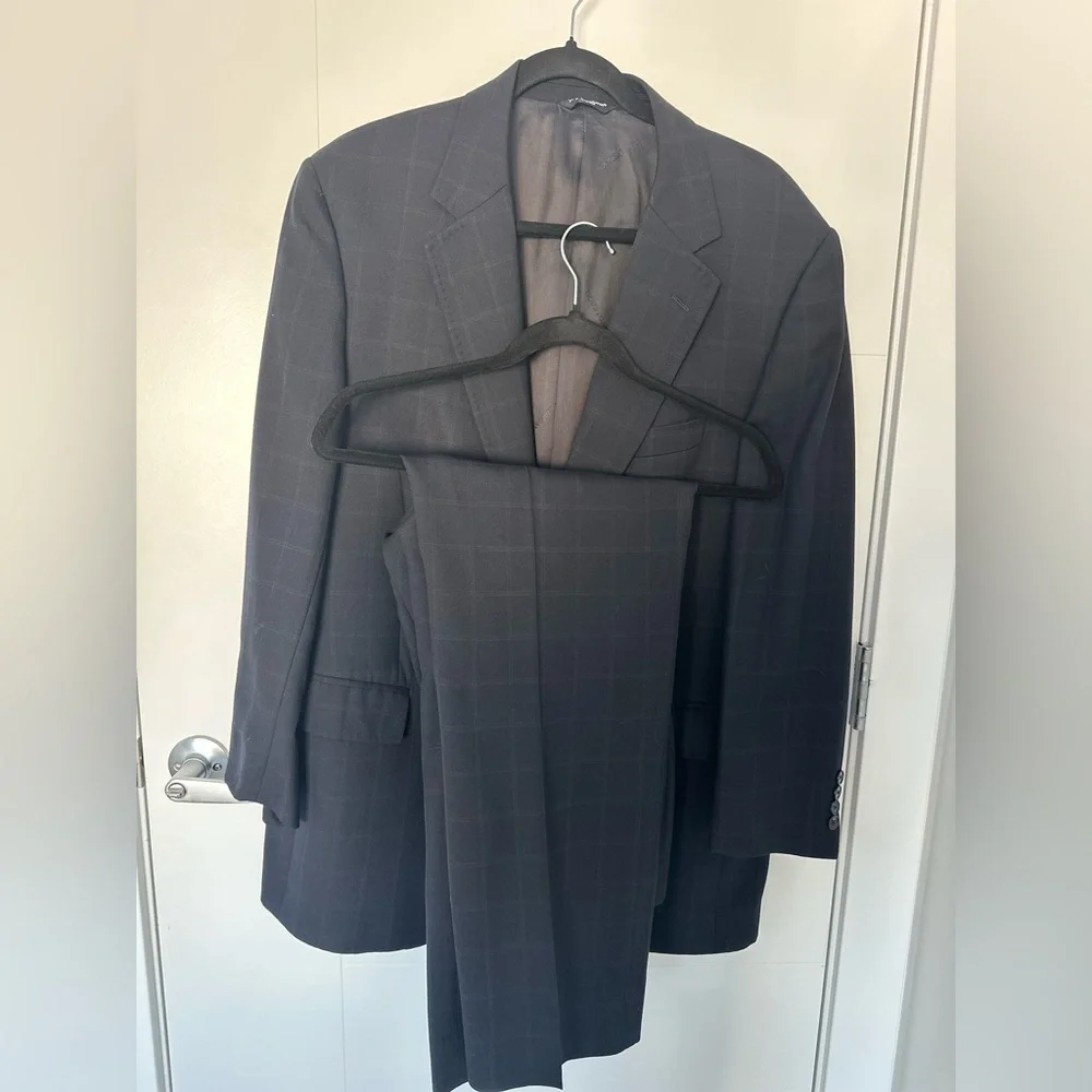 Dolce & Gabbana 100% Virgin Wool Designer Suit | Subtle Checkered Pattern - Picture 5 of 17